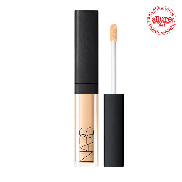 Display zoomed image number 1: Mini Radiant Creamy Concealer, Marron Glac&eacute;